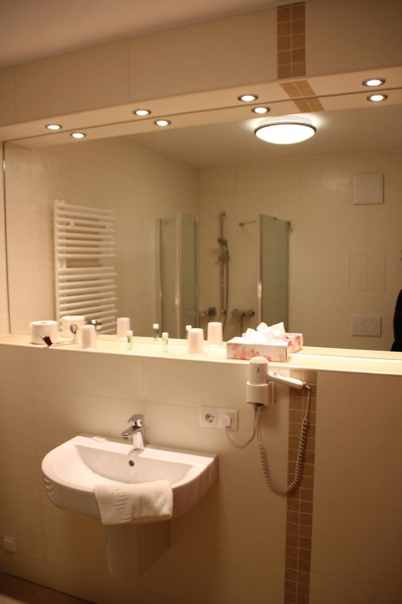 Hotel Thueringer Hof รูโดลชตัดท์ ภายนอก รูปภาพ