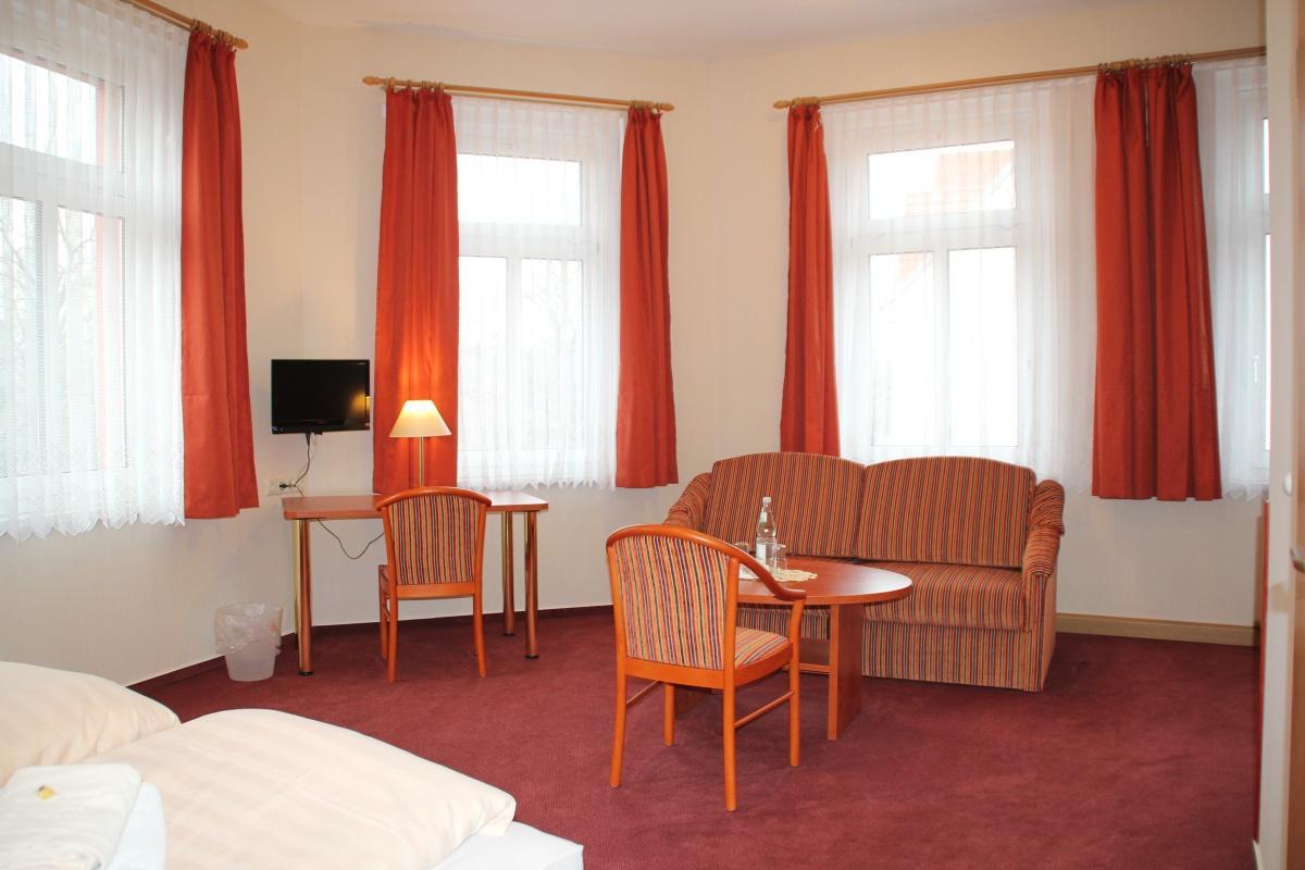Hotel Thueringer Hof รูโดลชตัดท์ ภายนอก รูปภาพ
