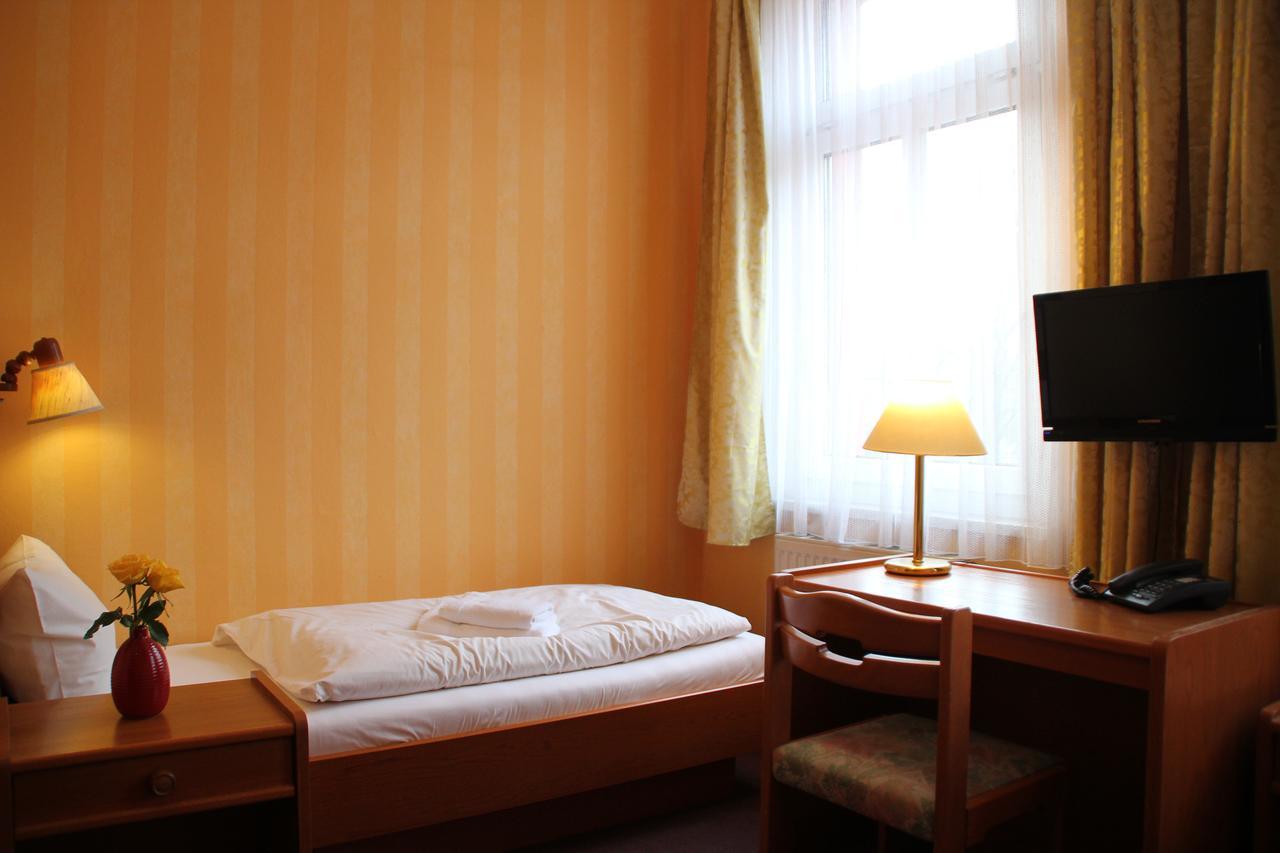 Hotel Thueringer Hof รูโดลชตัดท์ ภายนอก รูปภาพ