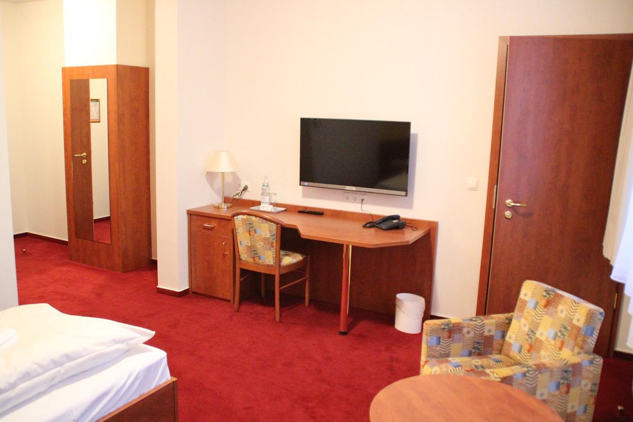 Hotel Thueringer Hof รูโดลชตัดท์ ภายนอก รูปภาพ