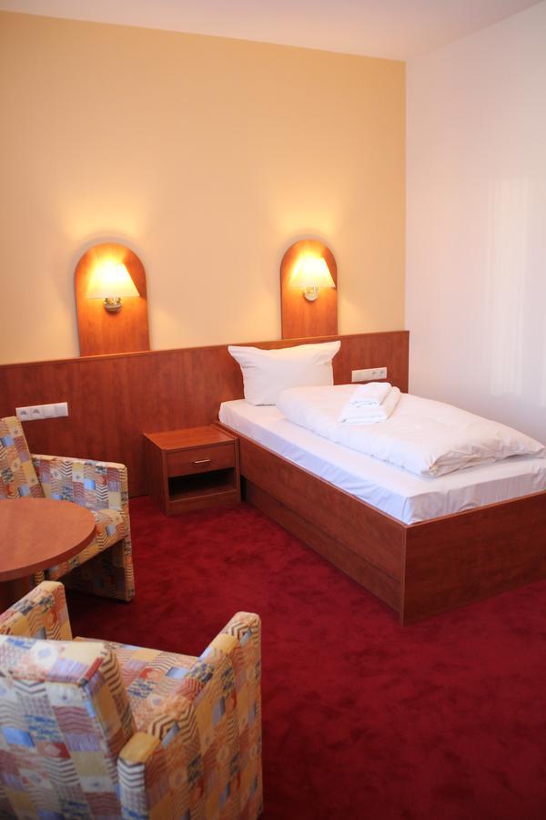 Hotel Thueringer Hof รูโดลชตัดท์ ภายนอก รูปภาพ